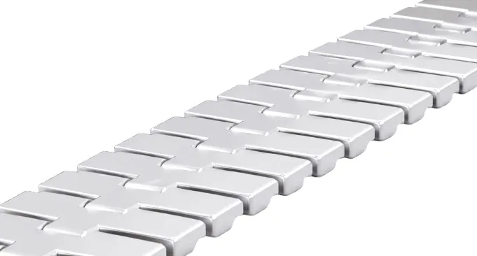 Tab side flexing single hinge chain belt